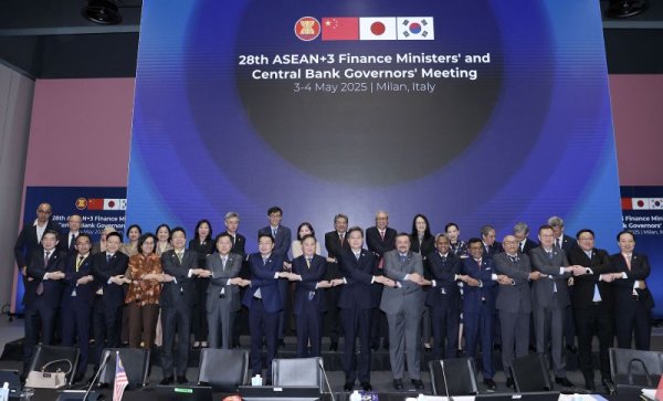 专业配资门户官网 中国人民银行行长潘功胜出席并主持东盟与中日韩财长和央行行长会